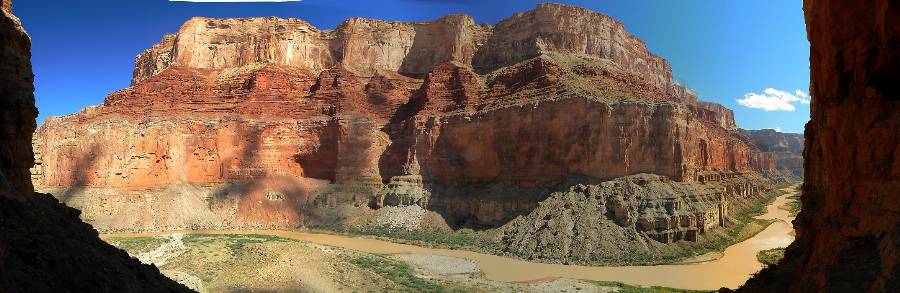 pano from the Nankoweap granaries of the Desert Facade - scroll L-R to view it 
all (2151 x 700 pixels, 344 kb)