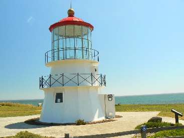wlc11-day4-14-cape-mendocino-lighthouse.jpg (246341 bytes)