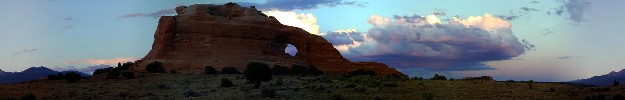 Looking Glass Arch South Of Moab, Utah (full-size image is 2594 pixels wide)